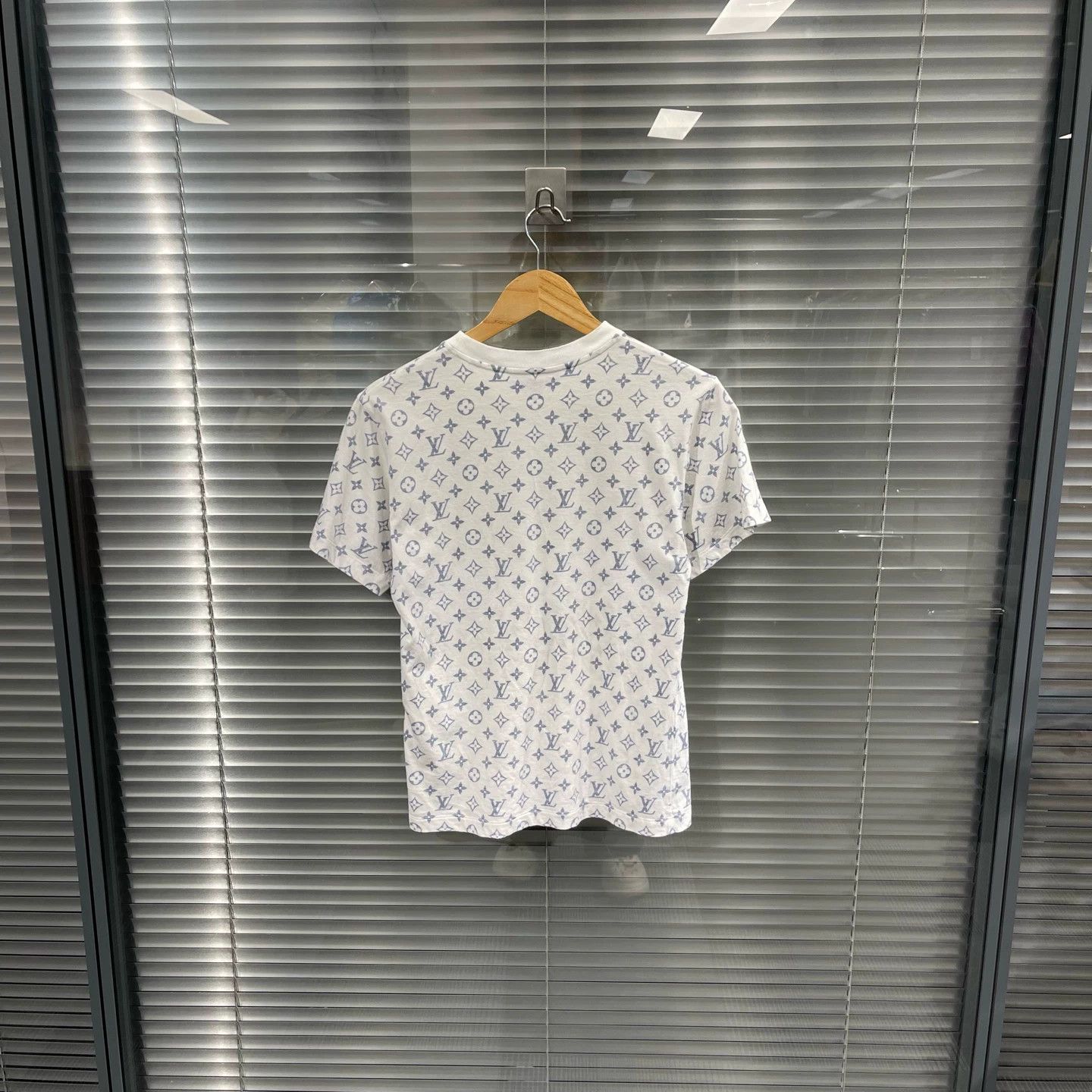 Louis Vuitton LV White Blue Monogram Neck Chain Short Tee XS Size XS / US 0-2 / IT 36-38 - 2 Thumbnail