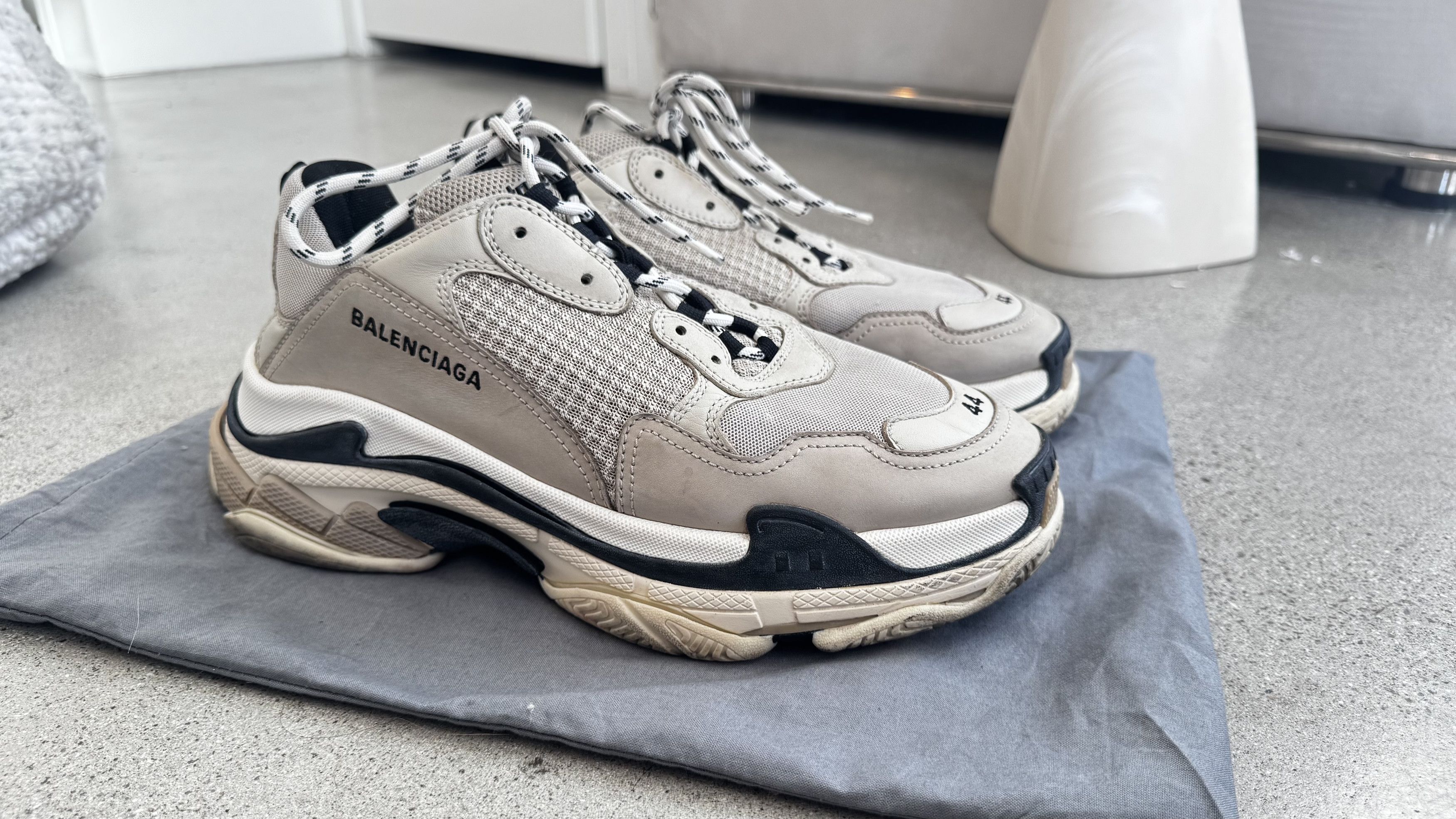 Balenciaga Balenciaga Triple S Sneakers Grey Size 44 Authentic Men’s Size US 10.5 / EU 43-44 - 1 Thumbnail