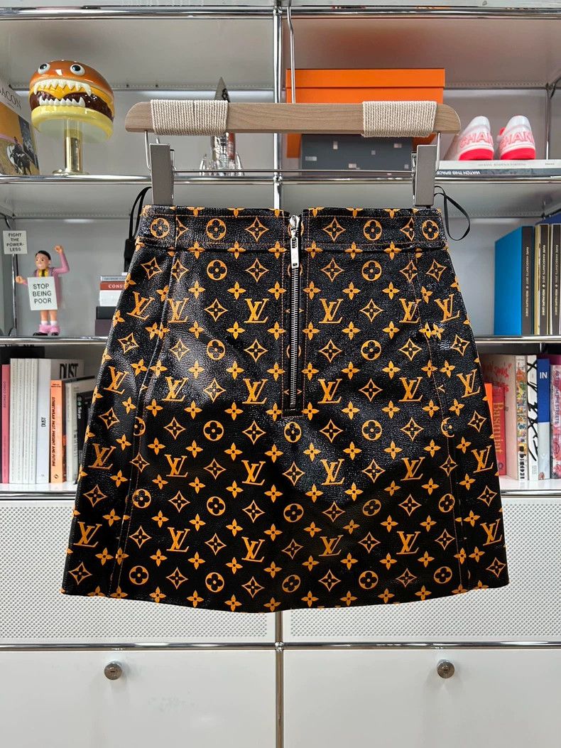 Louis Vuitton Louis Vuitton Bright orange monogram leather skirt 2502-Nex Size 33" - 2 Thumbnail