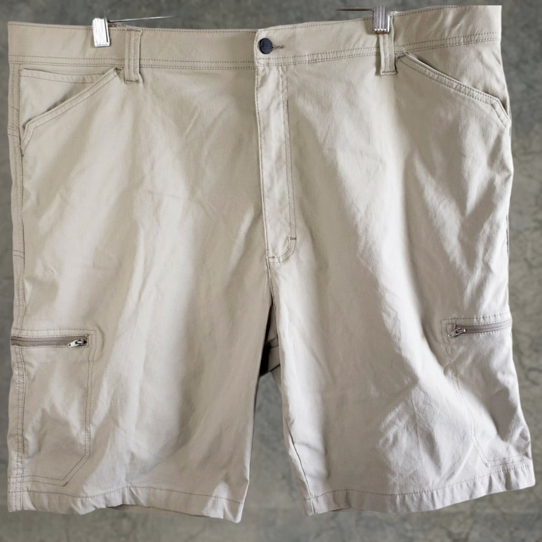 Wrangler Wrangler Cargo Shorts Men 44x10 Regular Nylon Blend Gray UPF 30 Zip Pocket NM NWOT Size US 44 / EU 60 - 1 Thumbnail