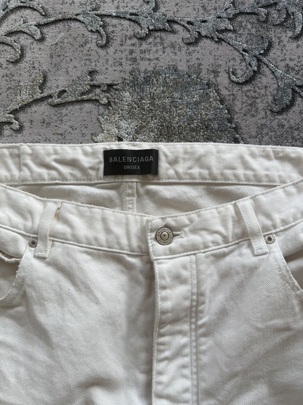 Balenciaga Balenciaga white wide baggy distressed jeans Size US 32 / EU 48 - 3 Thumbnail