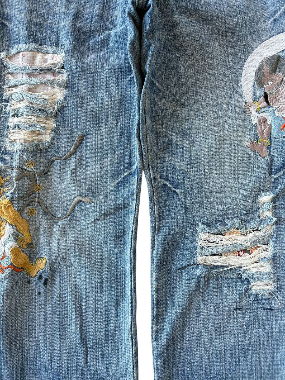 Japanese Brand Vintage Japanese Brand Embroidery Devil Distress Baggy Jeans Size US 34 / EU 50 - 3 Thumbnail