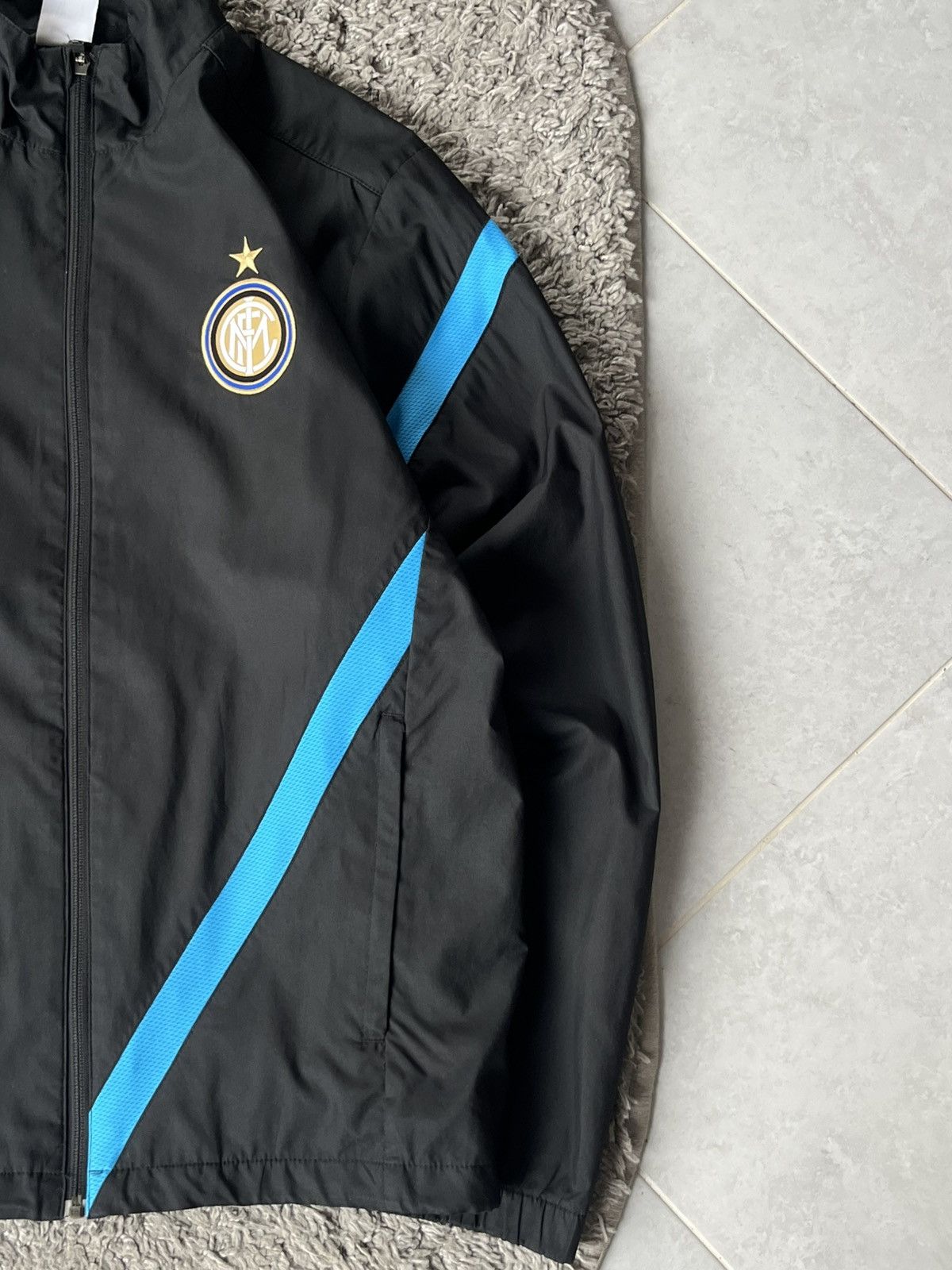 Nike Vintage Nike Light Jacket Soccer football Internazionale Size US M / EU 48-50 / 2 - 3 Thumbnail