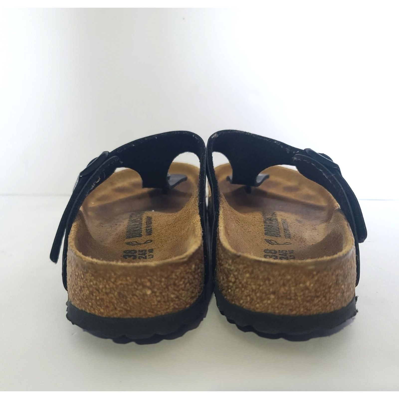 Birkenstock Birkenstock Womens Black Leather Gizeh Sandal EUR 38 US 7 Size US 7 / IT 37 - 6 Thumbnail