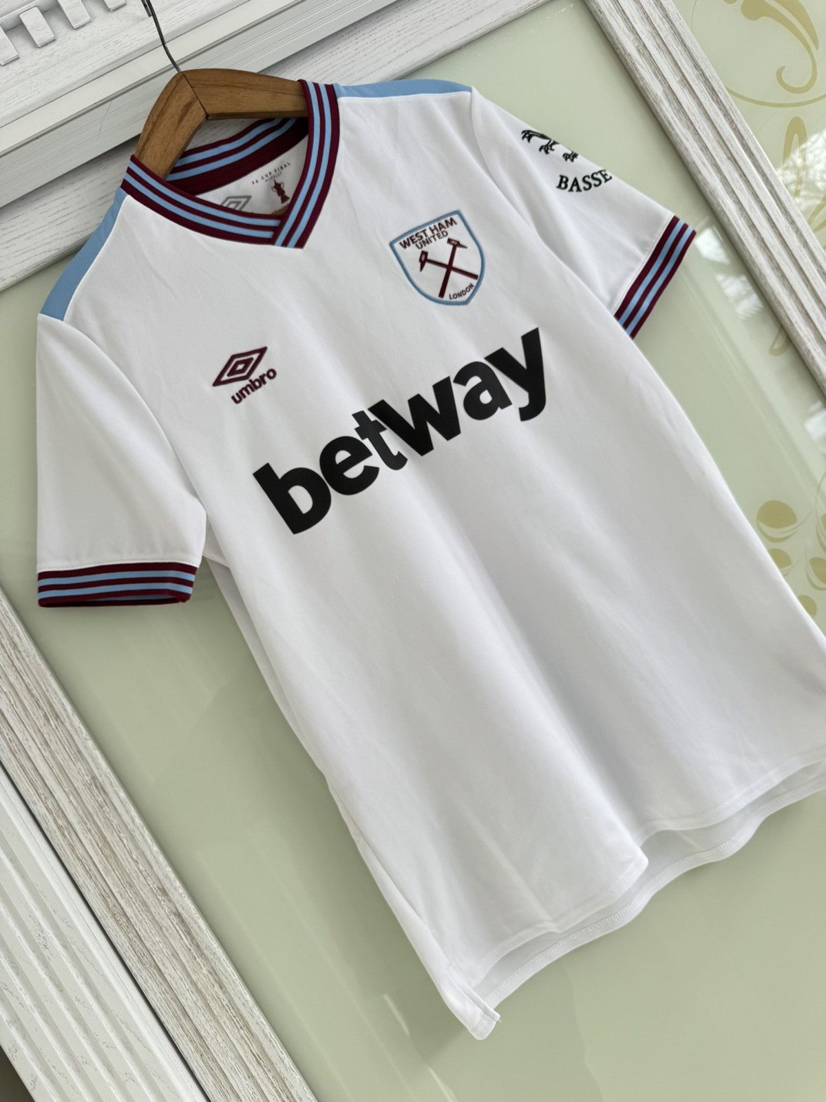 Umbro West Ham United 2019-2020 Away Soccer Jersey Football Shirt Size US M / EU 48-50 / 2 - 4 Thumbnail