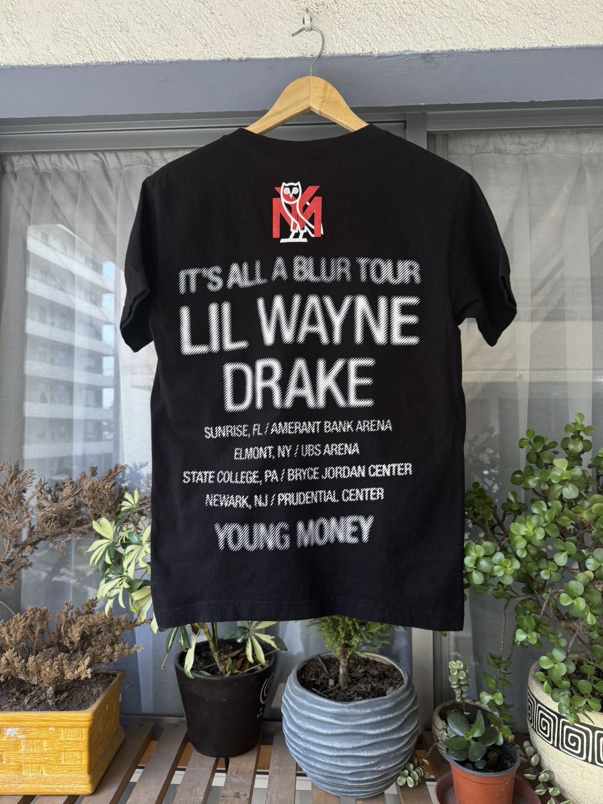 October's Very Own Drake x Young Money & Lil Wayne It’s all a Blur tour shirt Size US S / EU 44-46 / 1 - 4 Thumbnail
