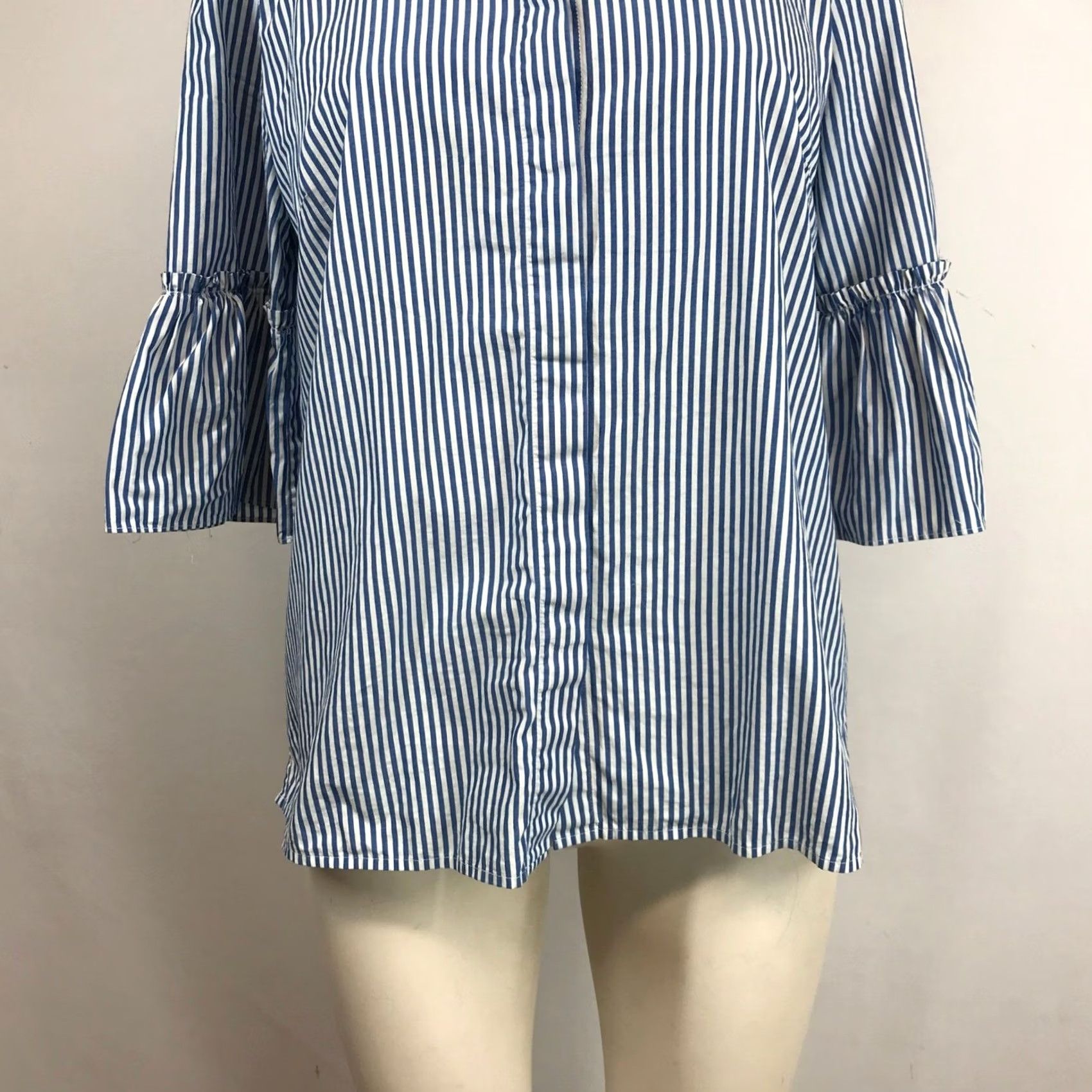 Vintage Draper James Button-Down Shirt Striped Blue White Bell Sleeve Ruffle 100% Cotton 12 Womens Size XL / US 12-14 / IT 48-50 - 3 Thumbnail