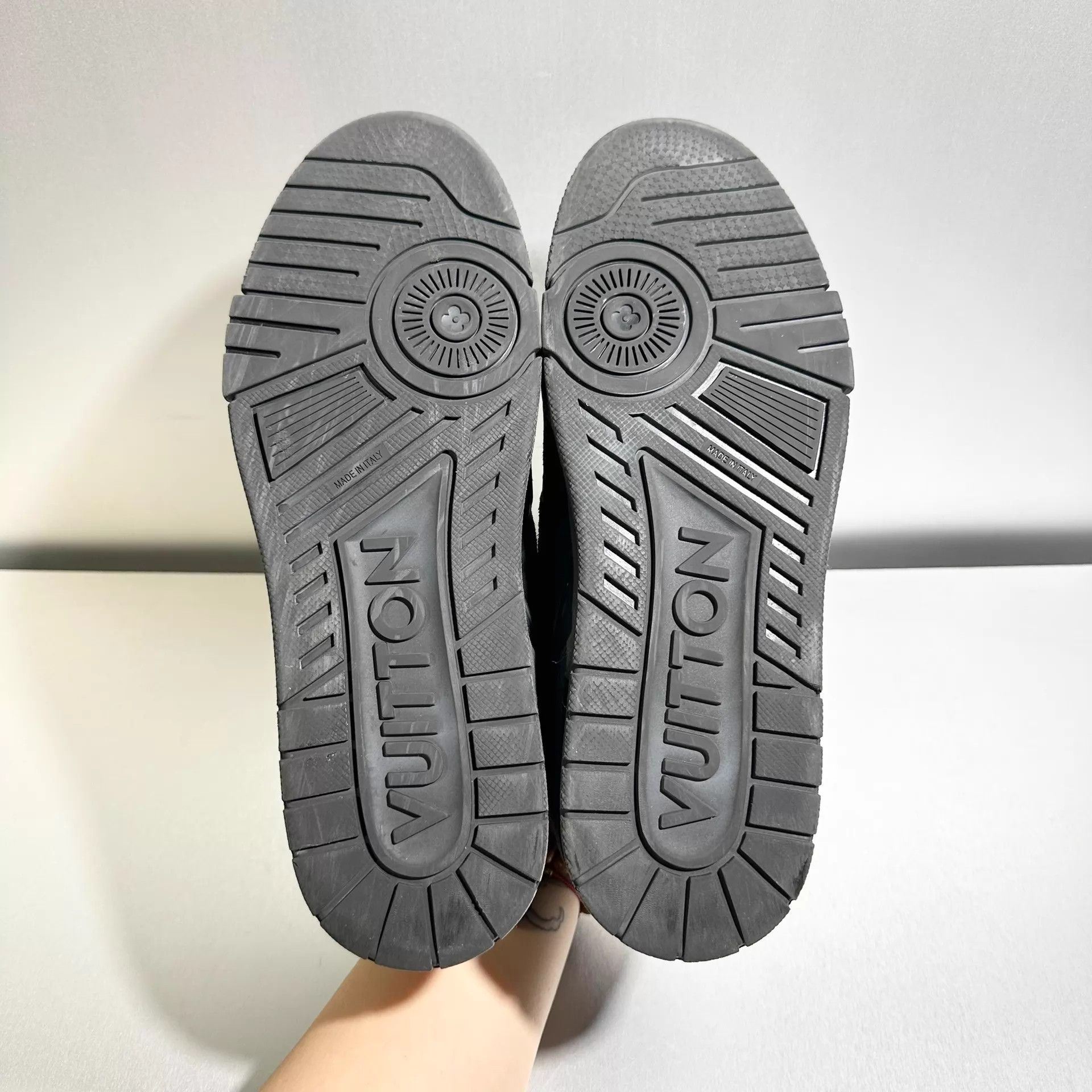 Louis Vuitton LV Trainer Distressed Black 8/42 Barely used Size US 9 / EU 42 - 7 Thumbnail
