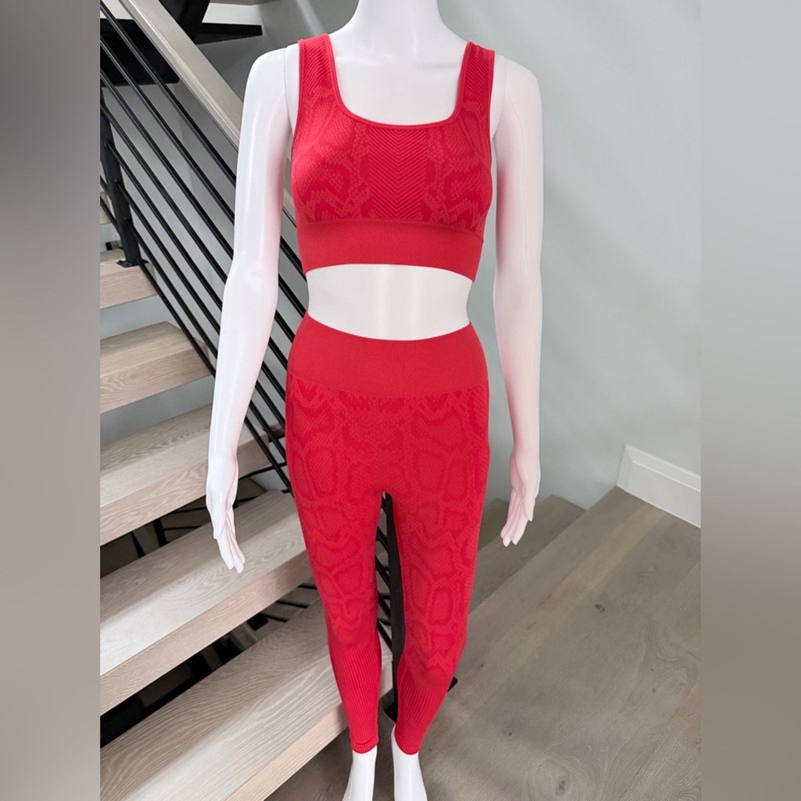 Other Yoga Gym Fitness Lounge Red Two-Piece Activewear Set Size 26" / US 2 / IT 38 - 3 Thumbnail