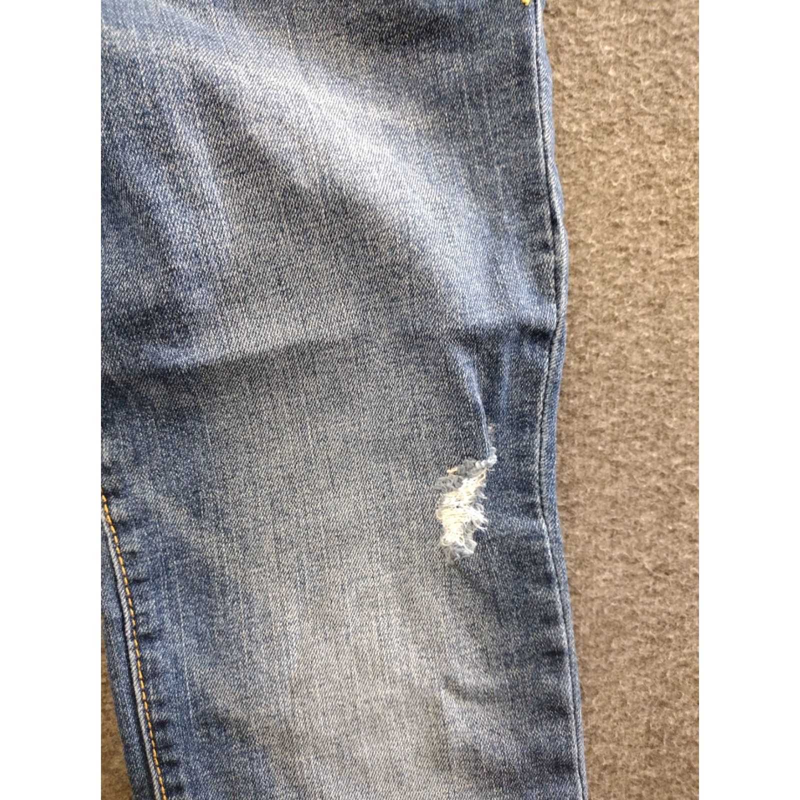 Old Navy VINTAGE Old Navy Distressed Cuffed Women's Blue Denim Maternity Capri Jeans Size 2 Size 26" / US 2 / IT 38 - 7 Thumbnail