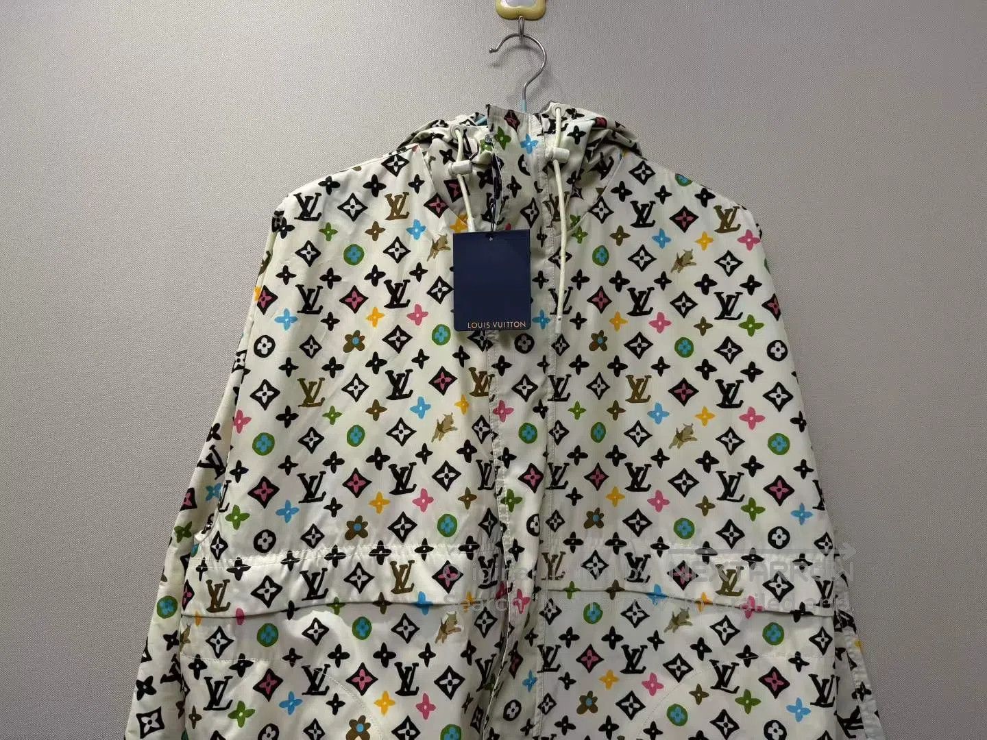 Louis Vuitton Louis Vuitton Colorful Full Logo Windbreaker| Size US M / EU 48-50 / 2 - 2 Thumbnail