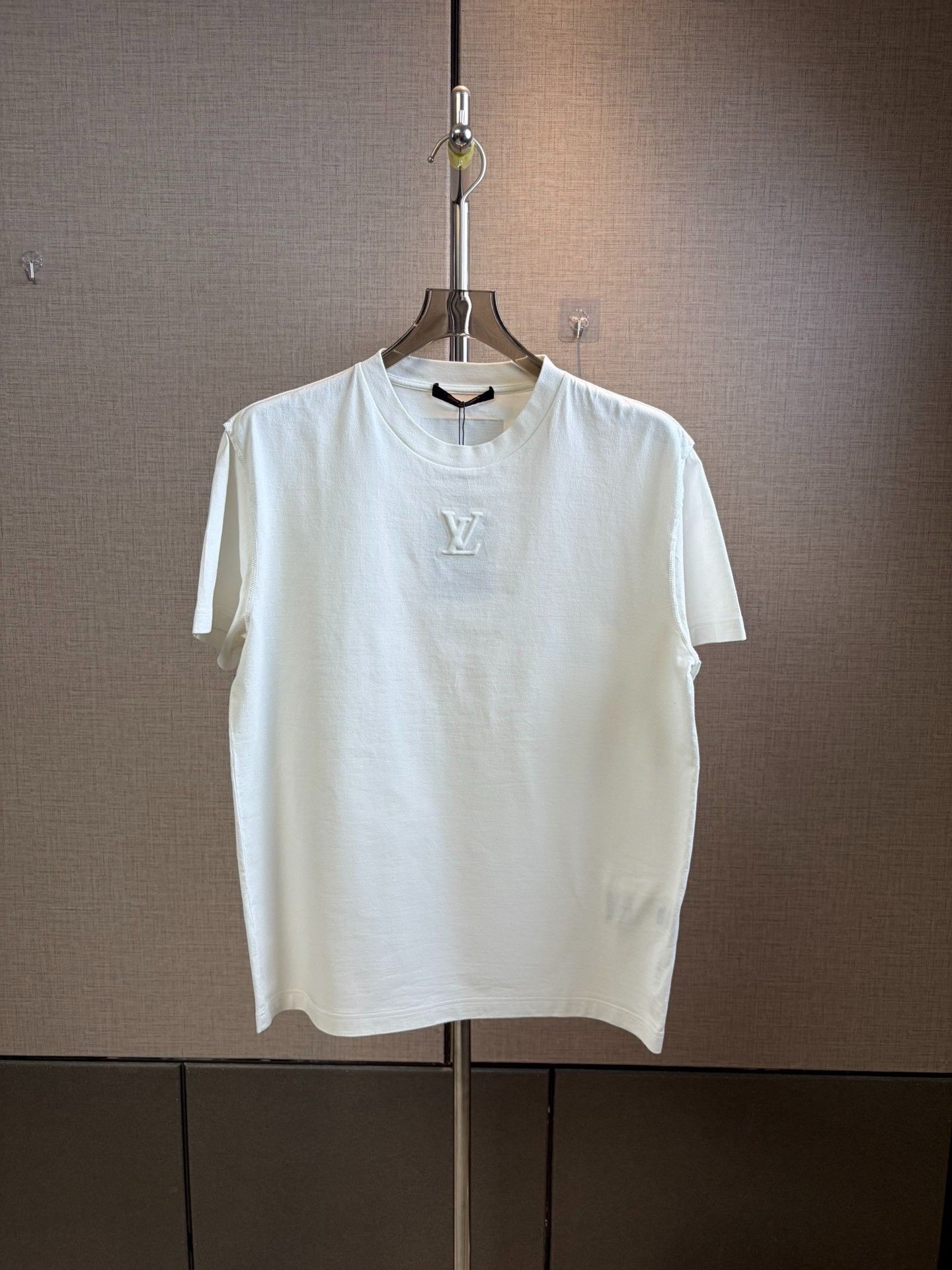 Louis Vuitton LV White Embossed Short-Sleeve Shirt Size US M / EU 48-50 / 2 - 1 Thumbnail