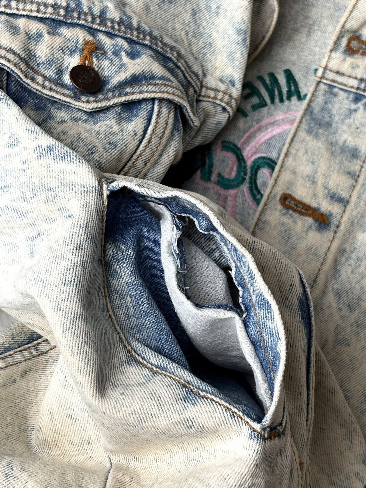 Hard Rock Cafe 90’s Hard Rock Cafe Paris “Save The Planet” Denim Jacket Size US L / EU 52-54 / 3 - 21 Thumbnail