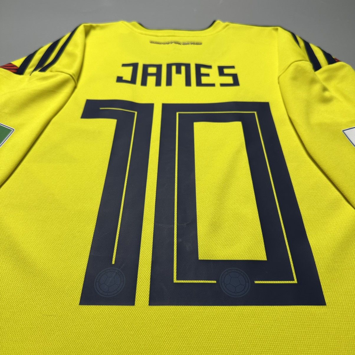 Vintage COLOMBIA ADIDAS 2018 WORLD CUP SOCCER HOME JERSEY #10 JAMES Size US M / EU 48-50 / 2 - 9 Thumbnail