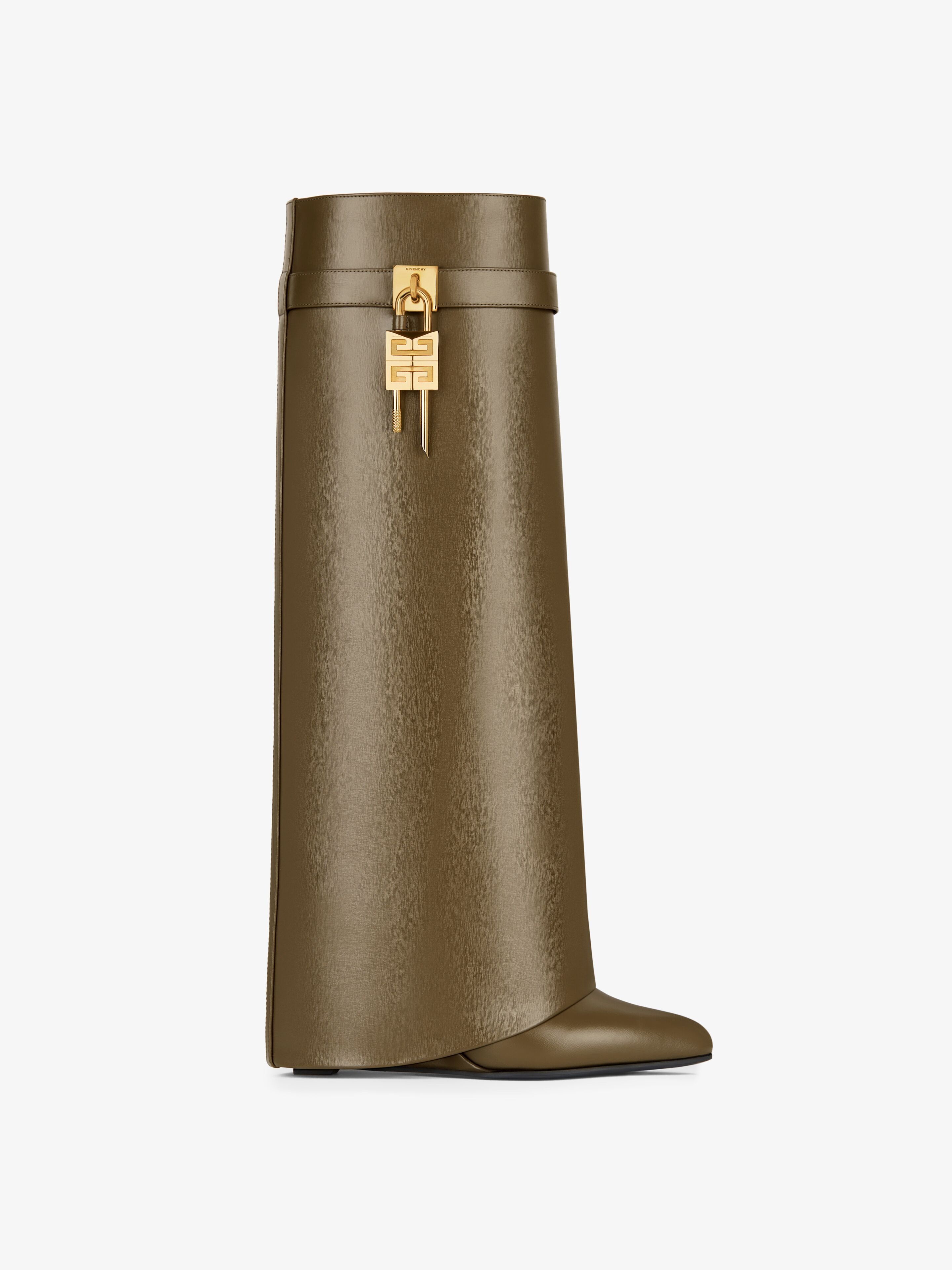 oc11z0725 Shark Lock Boots in Olive Green