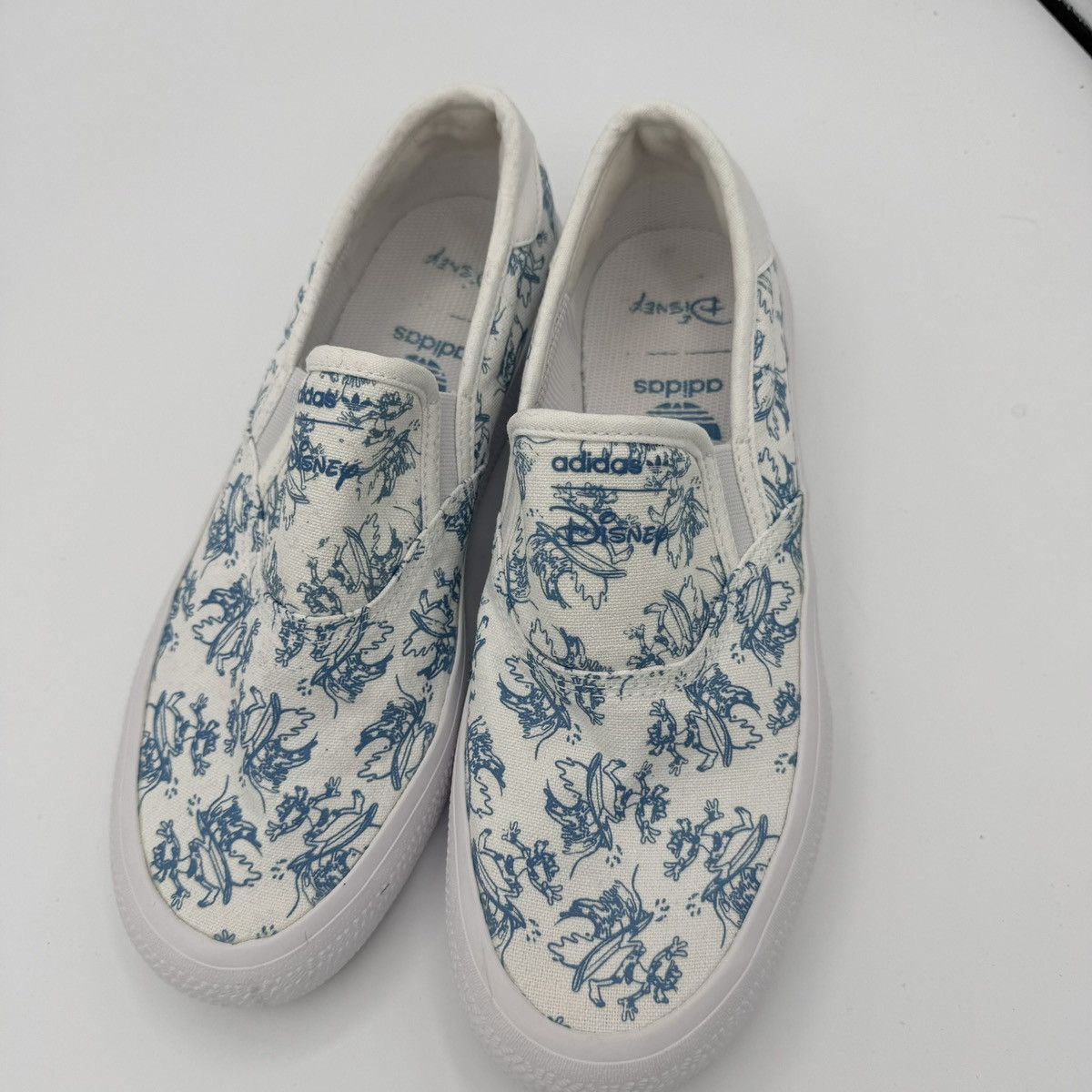 Adidas × Disney Adidas Disney Slip On Mens 6.5 Womens 8 Goofy Surf Sneakers Size US 8 / IT 38 - 3 Thumbnail