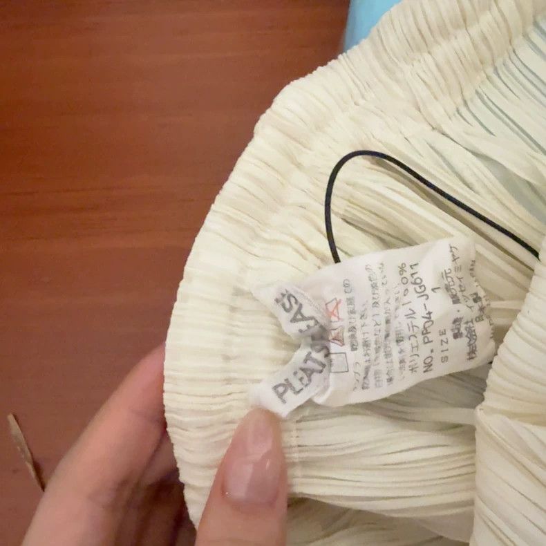 Issey Miyake Issey Miyake size:1 Milkshake white pleated straight skirt Size 22" - 3 Thumbnail