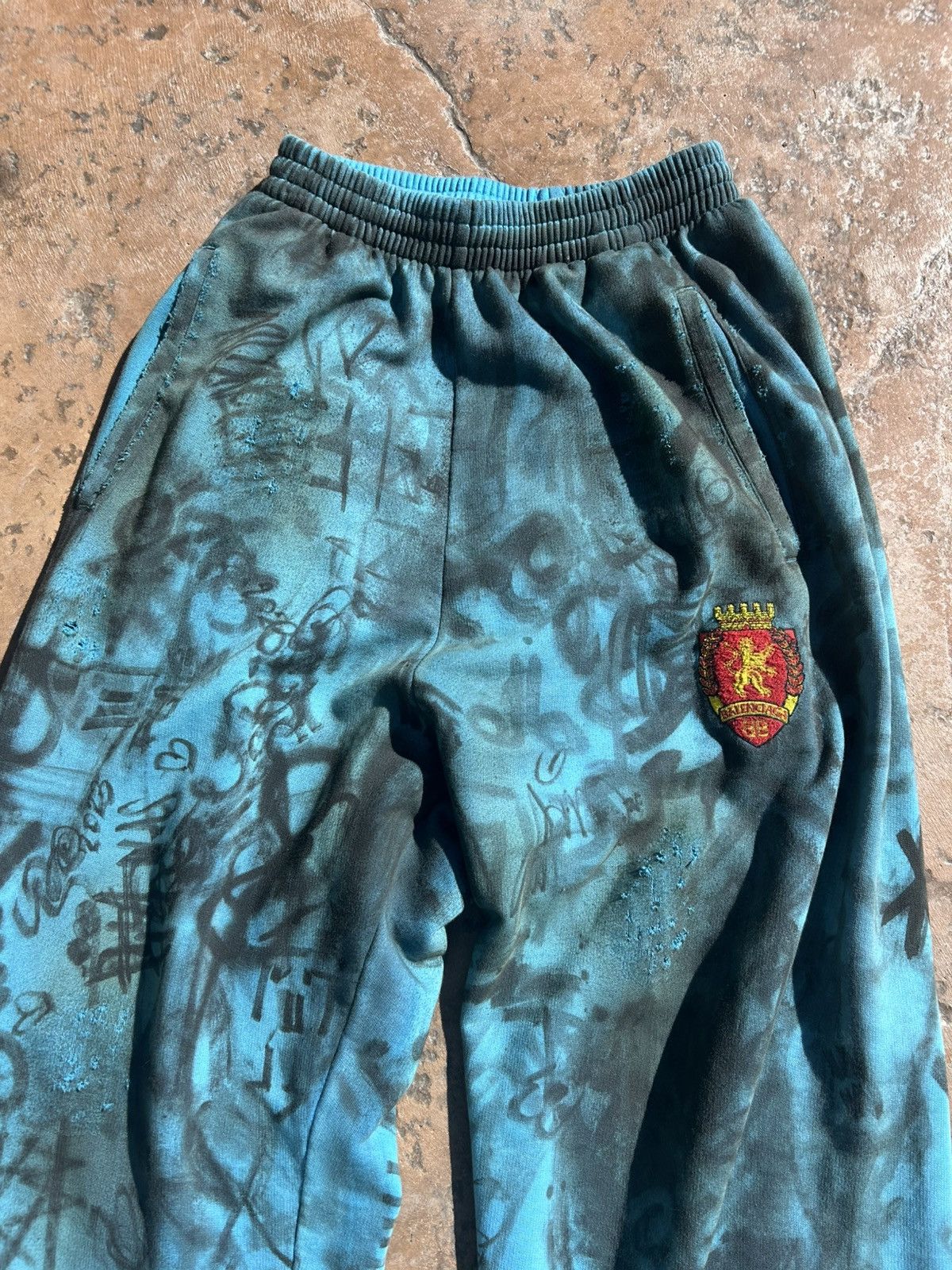 Balenciaga Balenciaga skater graffiti mud show sweatpants Size US 28 / EU 44 - 3 Thumbnail