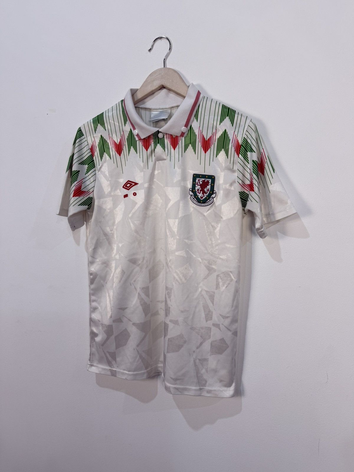 Umbro Umbro Wales 1990/1992 Vintage Away Soccer Jersey Size US S / EU 44-46 / 1 - 2 Thumbnail