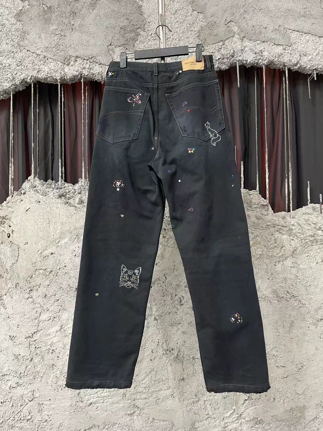 Balenciaga Balenciaga distressed rhinestone cat graffiti jeans Size 28" / US 6 / IT 42 - 2 Thumbnail
