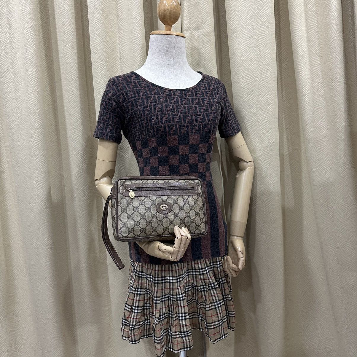 Gucci ‼️YES‼️ GG GUCCI VINTAGE MONOGRAM CLUTCH BAG Size ONE SIZE - 1 Thumbnail