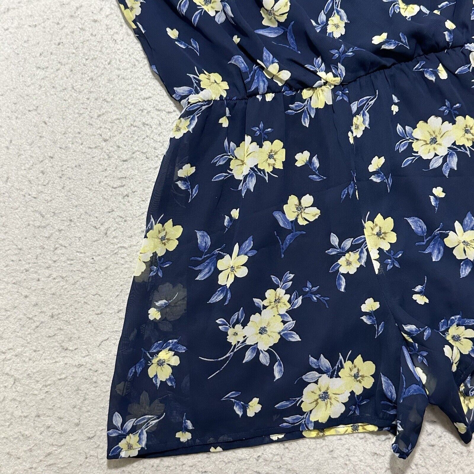 Other BCX Small Blue Yellow Floral Romper 4" Inseam Lightweight Size 28" / US 6 / IT 42 - 5 Thumbnail