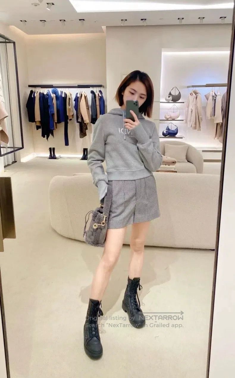 Fendi Fendi Classic Women's Hoodie-Short Fit with Timeless Lette Size XS / US 0-2 / IT 36-38 - 6 Thumbnail