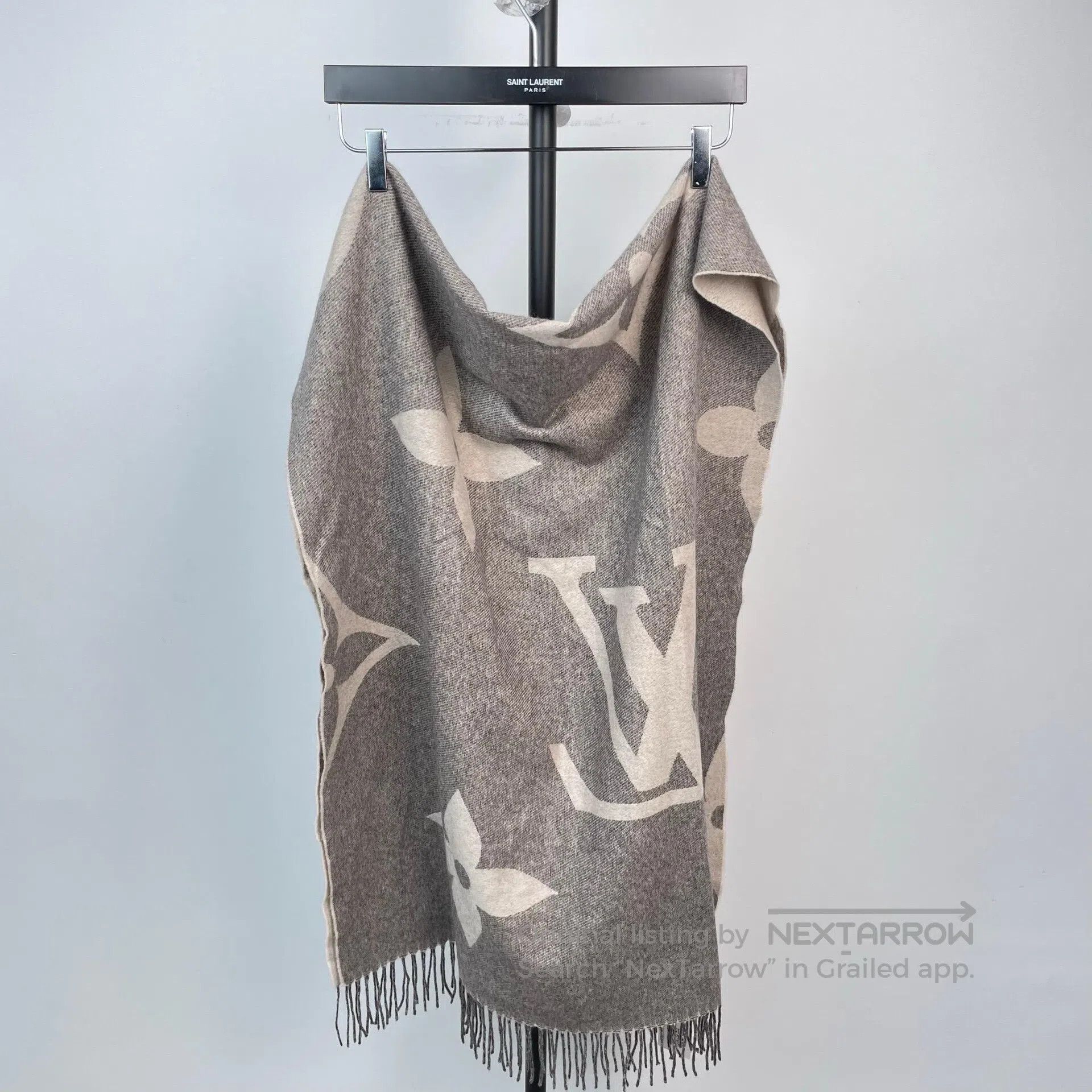 Louis Vuitton Louis Vuitton Gray mixed with ivory cashmere scarf with fr Size ONE SIZE - 5 Thumbnail