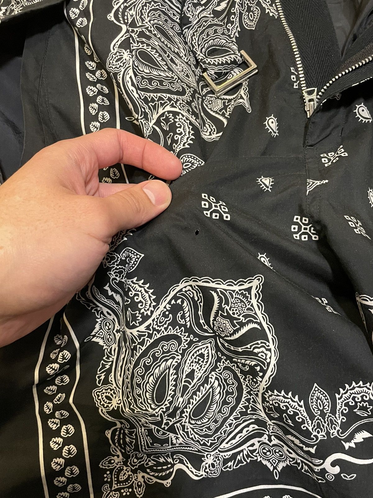Sacai Bandana Print Shorts Black Size US 36 / EU 52 - 6 Thumbnail