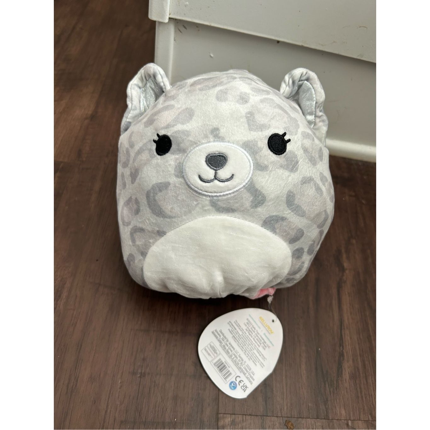 Flip Skateboards Squishmallows Kellytoy NWT Flip-a-Mallows Dohna Snow Leopard Size ONE SIZE - 8 Thumbnail