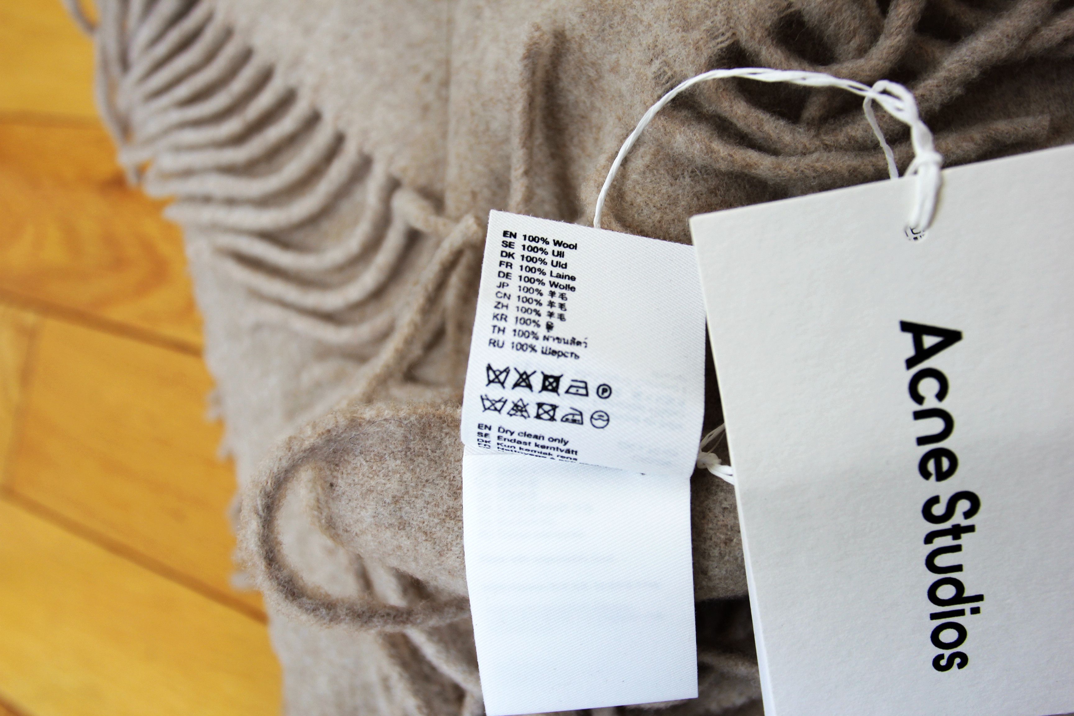 Acne Studios BNWT AW25 ACNE STUDIOS PINK PATCH OVERSIZED WOOL SCARF BEIGE Size ONE SIZE - 4 Thumbnail