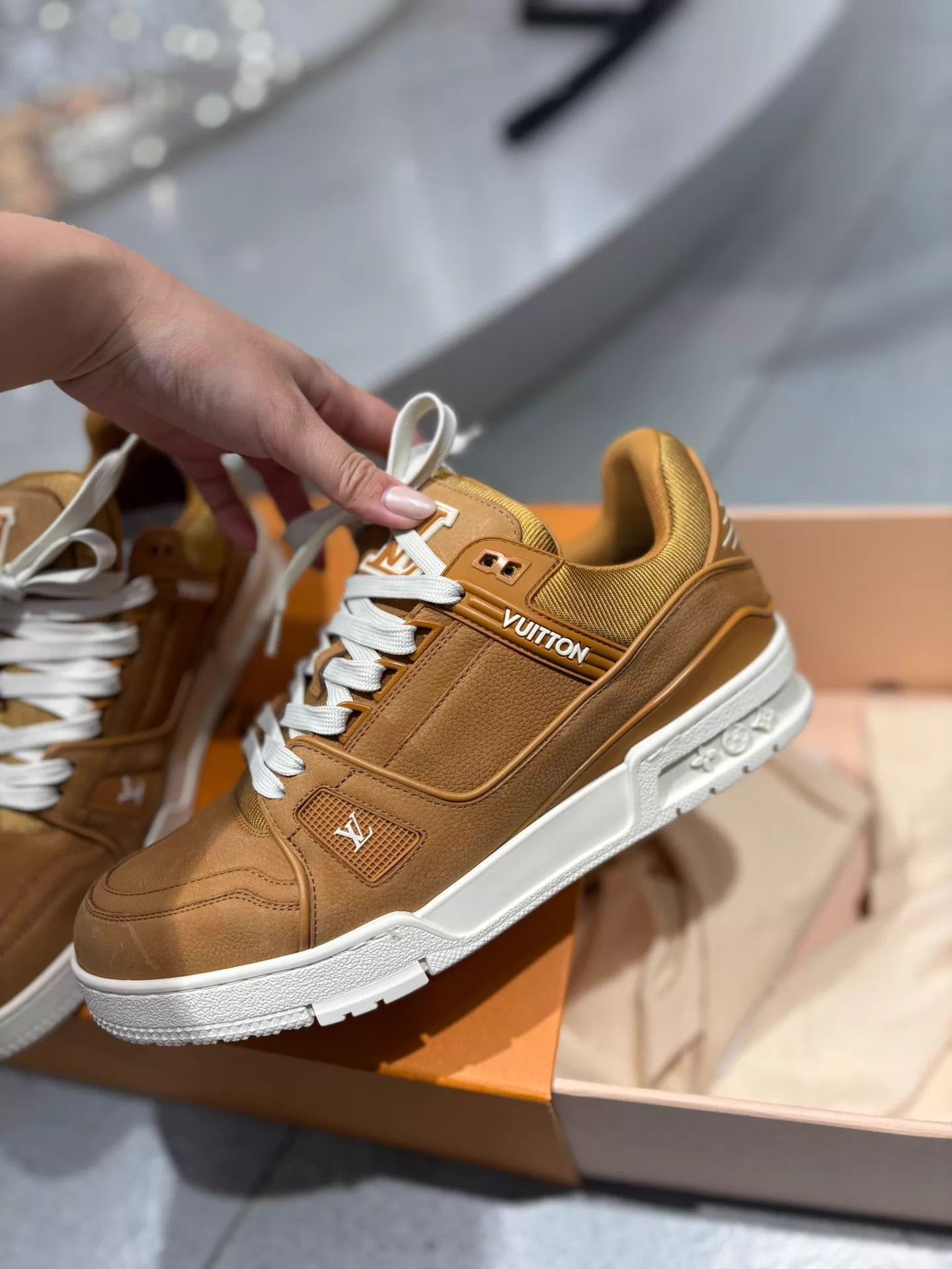 Louis Vuitton LV 25 Suede Brown Men's Trainer 40.5 99New w/ box Size US 7.5 / EU 40-41 - 8 Thumbnail