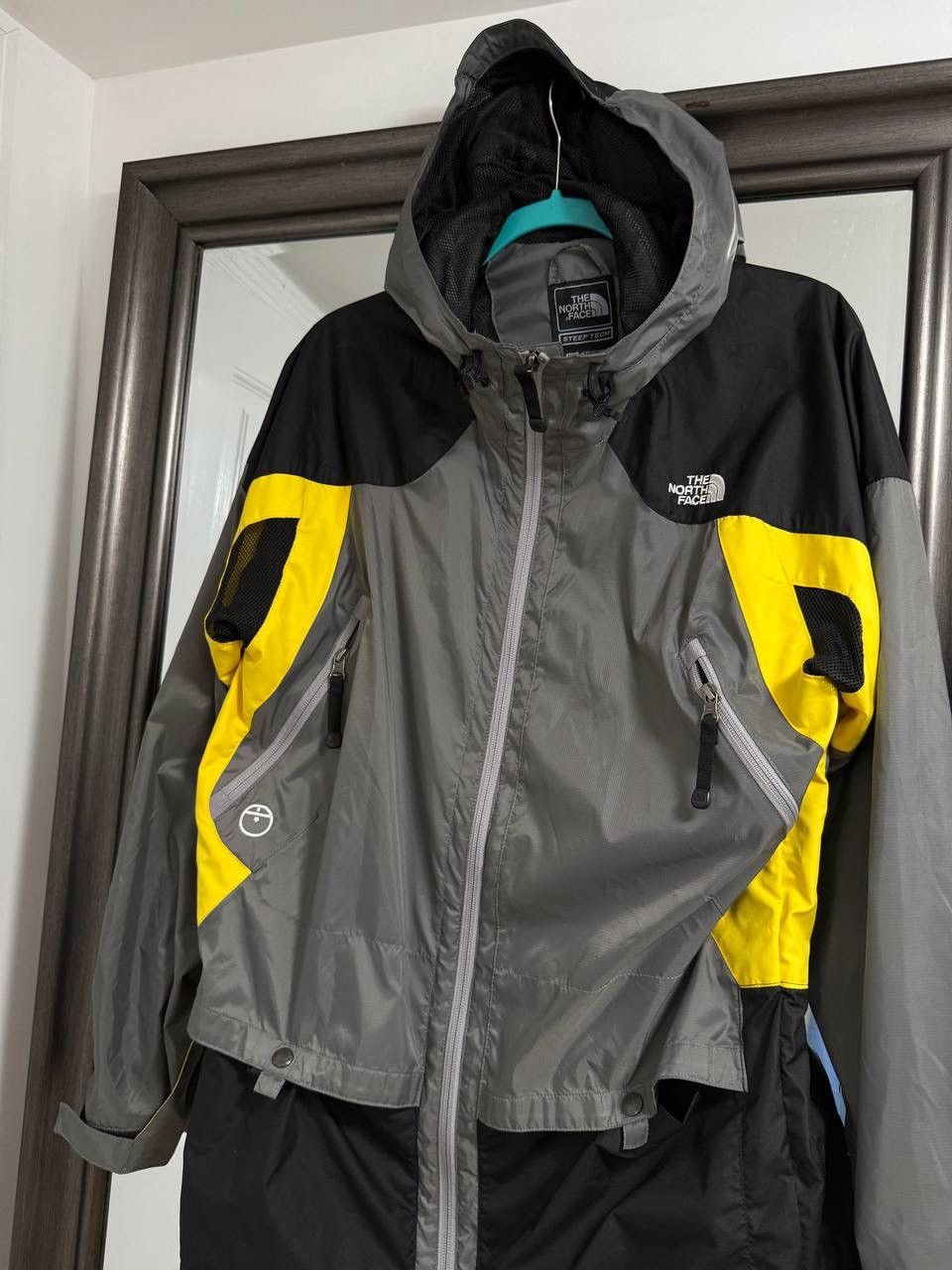 The North Face The North Face Step Tech Nylon Jacket with hood yellow black Size US M / EU 48-50 / 2 - 1 Thumbnail