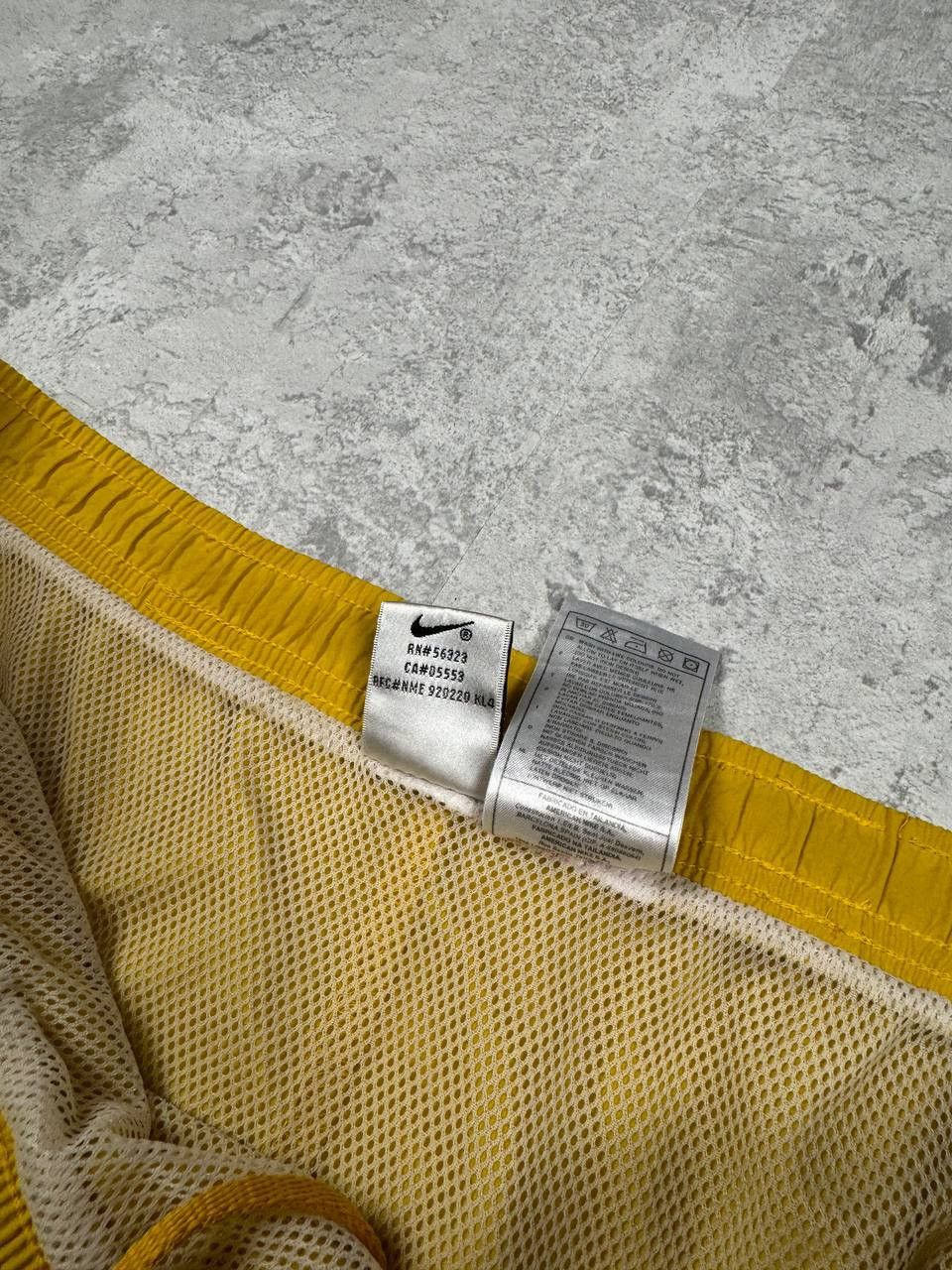 Nike RARE Vintage Nike Yellow Shorts Big Logo Size XL Size US 37 - 14 Thumbnail