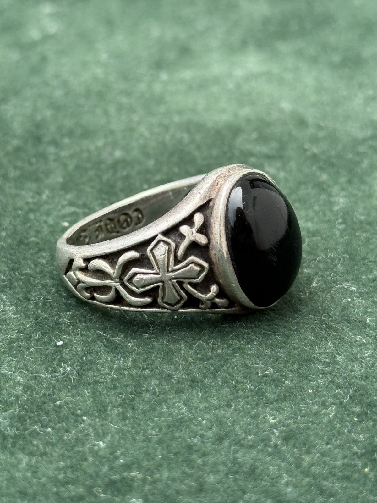Vintage Vintage Silver Black Onyx Ring Gothic Cross Detailing Size ONE SIZE - 2 Thumbnail