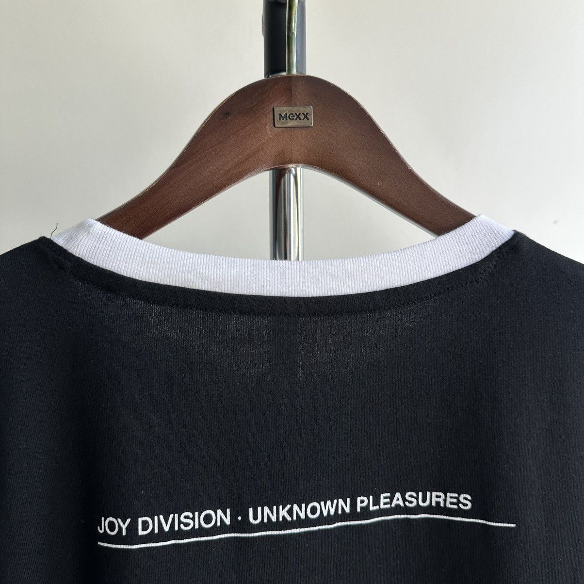 Joy Division JOY DIVISION UNKNOWM PLEASURES BAND TEE Size US XL / EU 56 / 4 - 7 Thumbnail