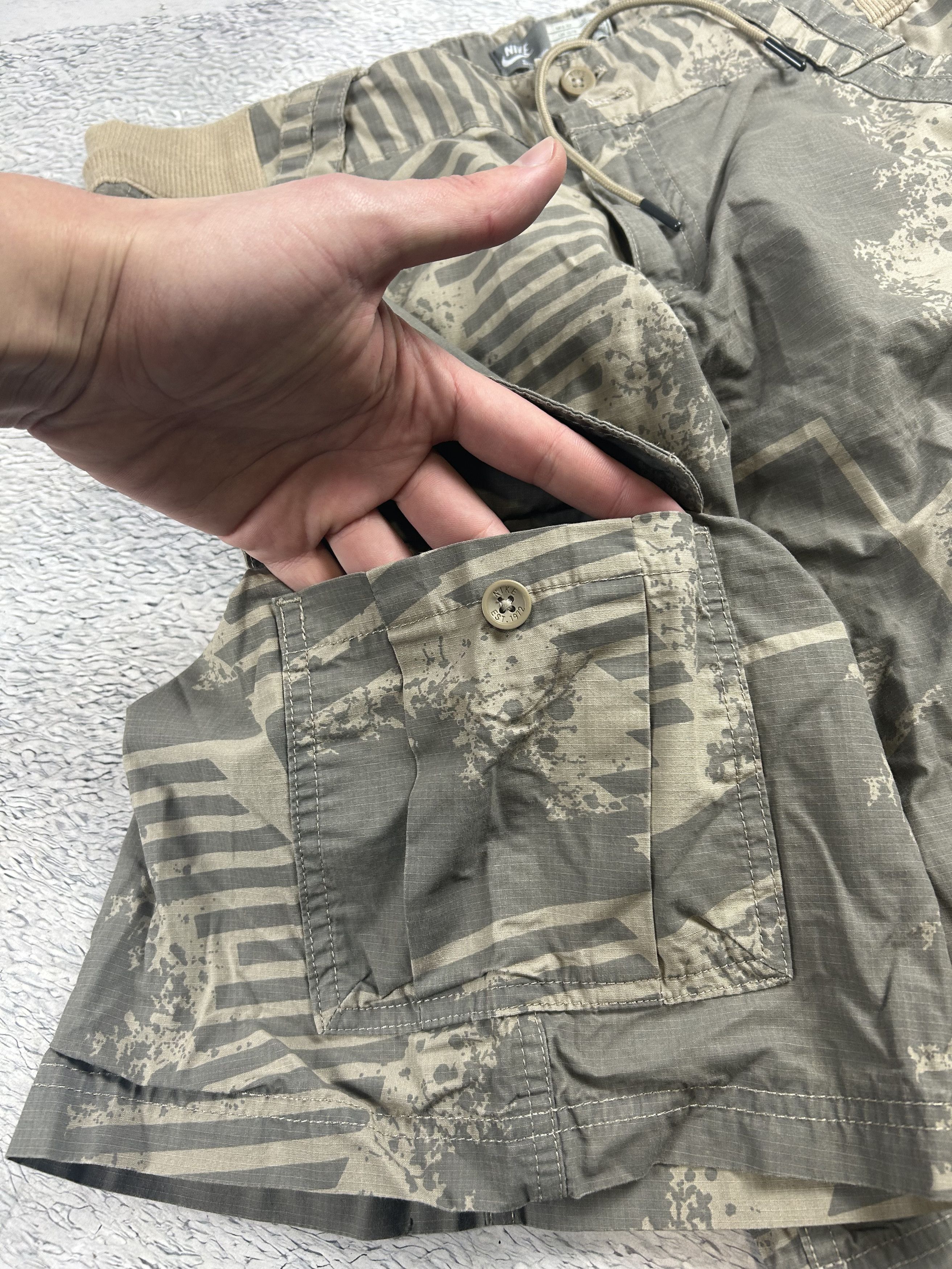 Nike × Nike ACG × Vintage Vintage Nike Cargo shorts Parachute Gold swoosh Baggy y2k Size US 32 / EU 48 - 8 Thumbnail