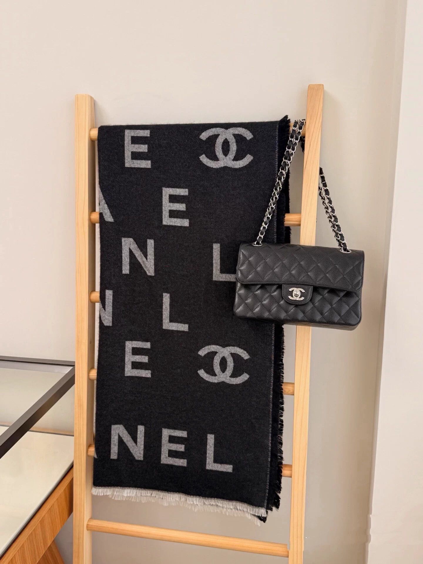 Chanel Chanel 25S B-G Reversible Logo Silk-Cashmere Scarf Size ONE SIZE - 7 Thumbnail