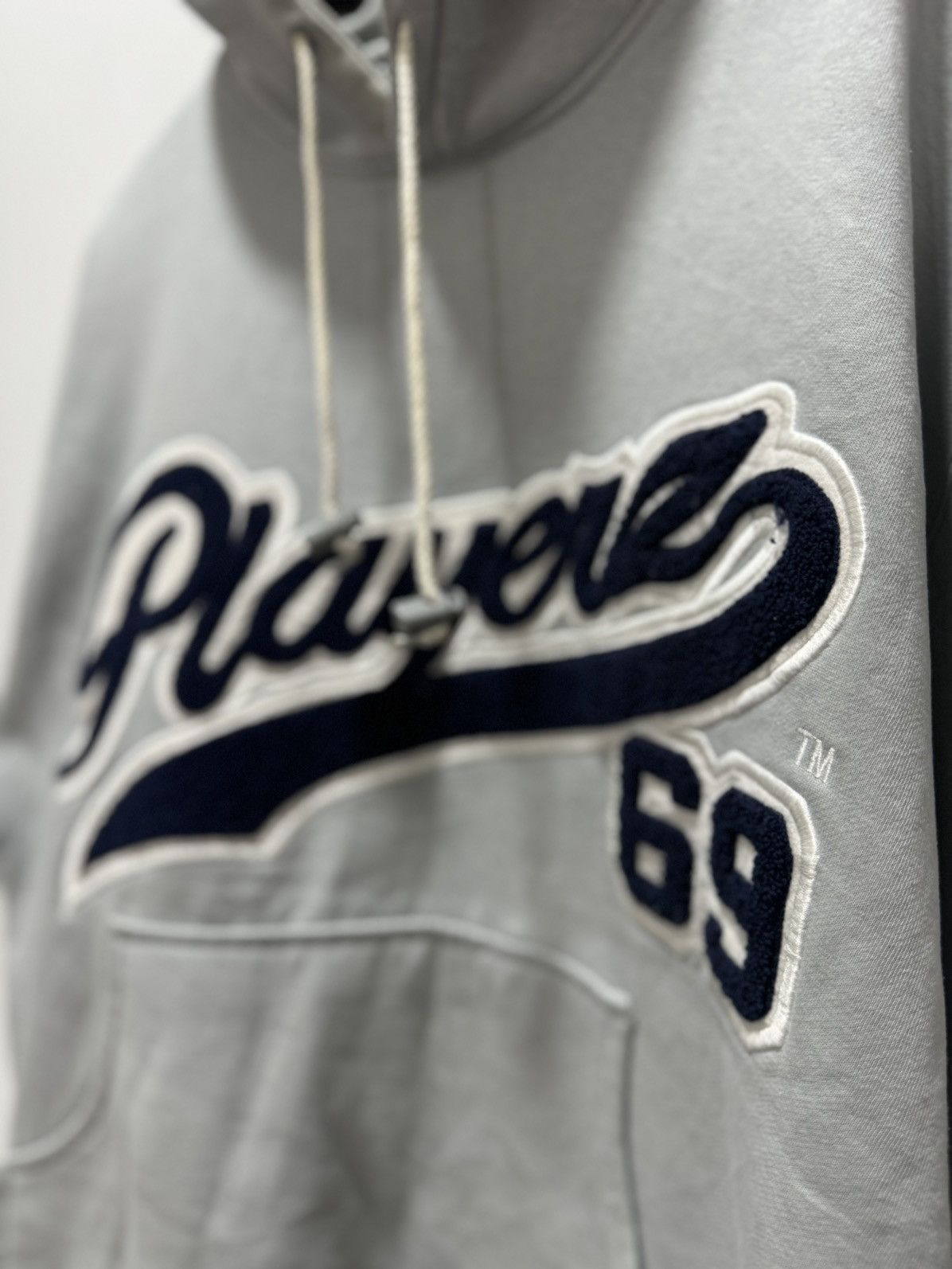 Japanese Brand VINTAGE SKATEBOARD STYLE PLAYER 69 EMBROIDERED LOGO HOODIE Size US XL / EU 56 / 4 - 10 Thumbnail