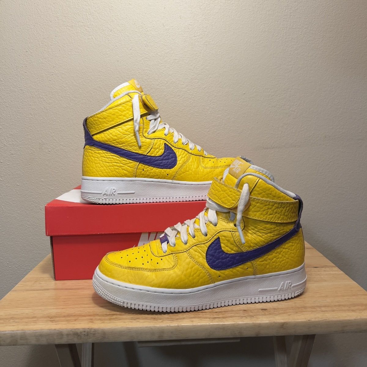 NBA × Nike Nike ID Lakers Air Force 1 Mid Size US 8 / EU 41 - 1 Thumbnail