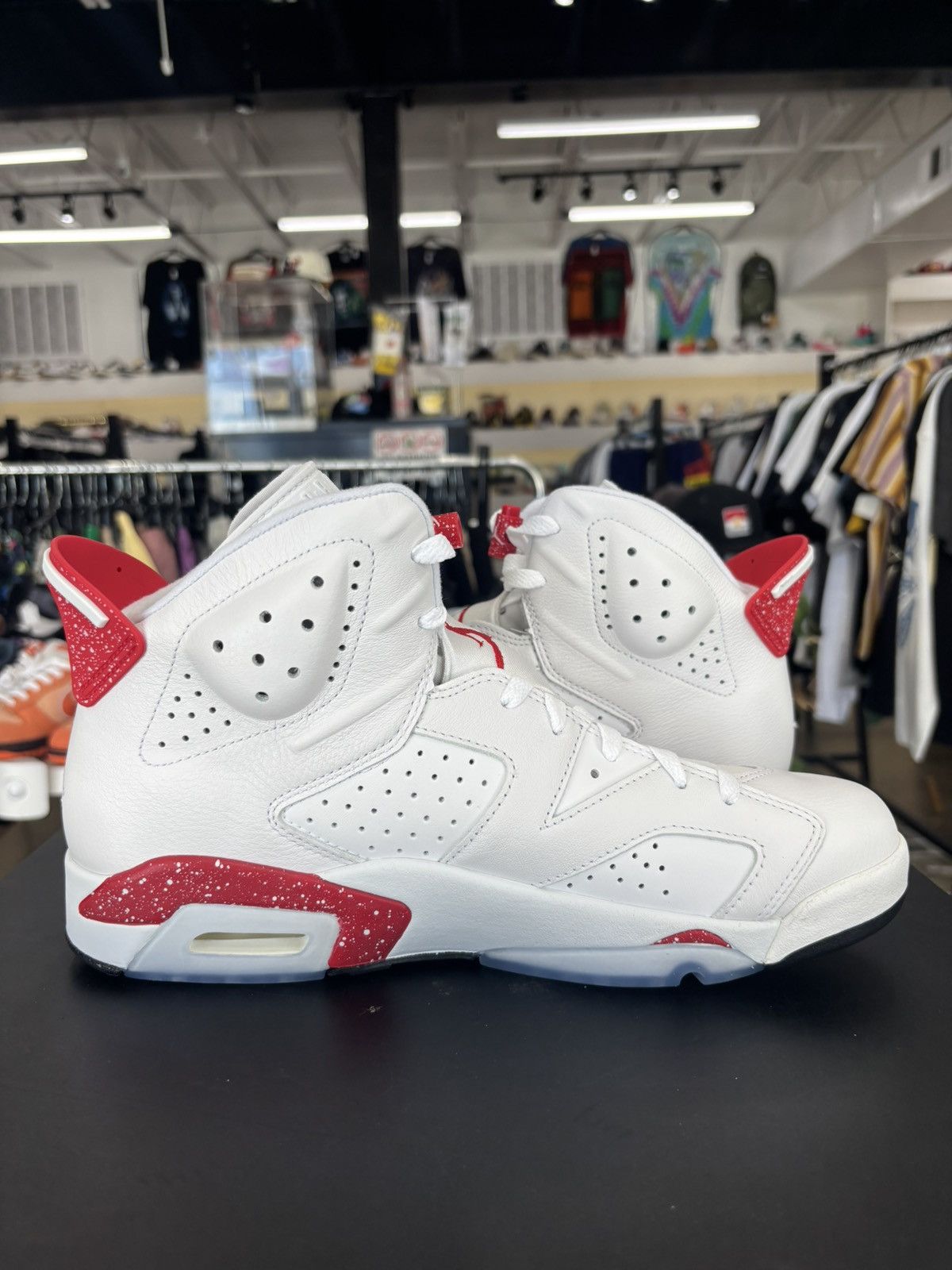 Jordan Brand Jordan 6 Retro Red Oreo Sz. 10.5 Size US 10.5 / EU 43-44 - 4 Thumbnail