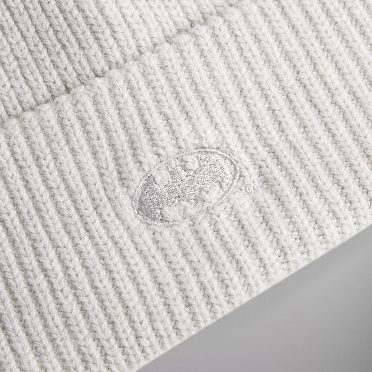DC Comics × Kith Batman | Kith Mia Beanie in White Chunky Cotton Knit Hat Cap Size ONE SIZE - 5 Thumbnail