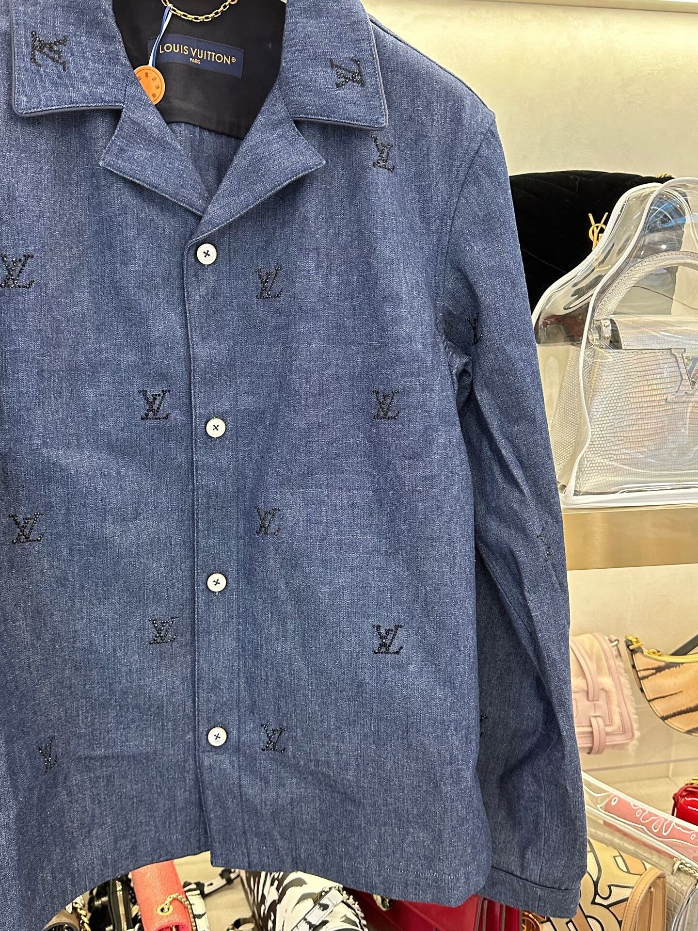 Louis Vuitton louis vuitton denim shirt with logo embellishments Size US M / EU 48-50 / 2 - 3 Thumbnail