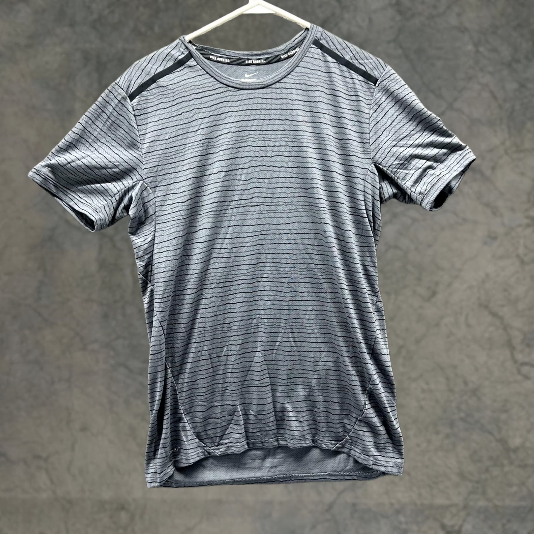 Nike Nike Dri-FIT Running Shirt Mens Medium Gray Stripe Athletic Training Top Size US M / EU 48-50 / 2 - 1 Thumbnail