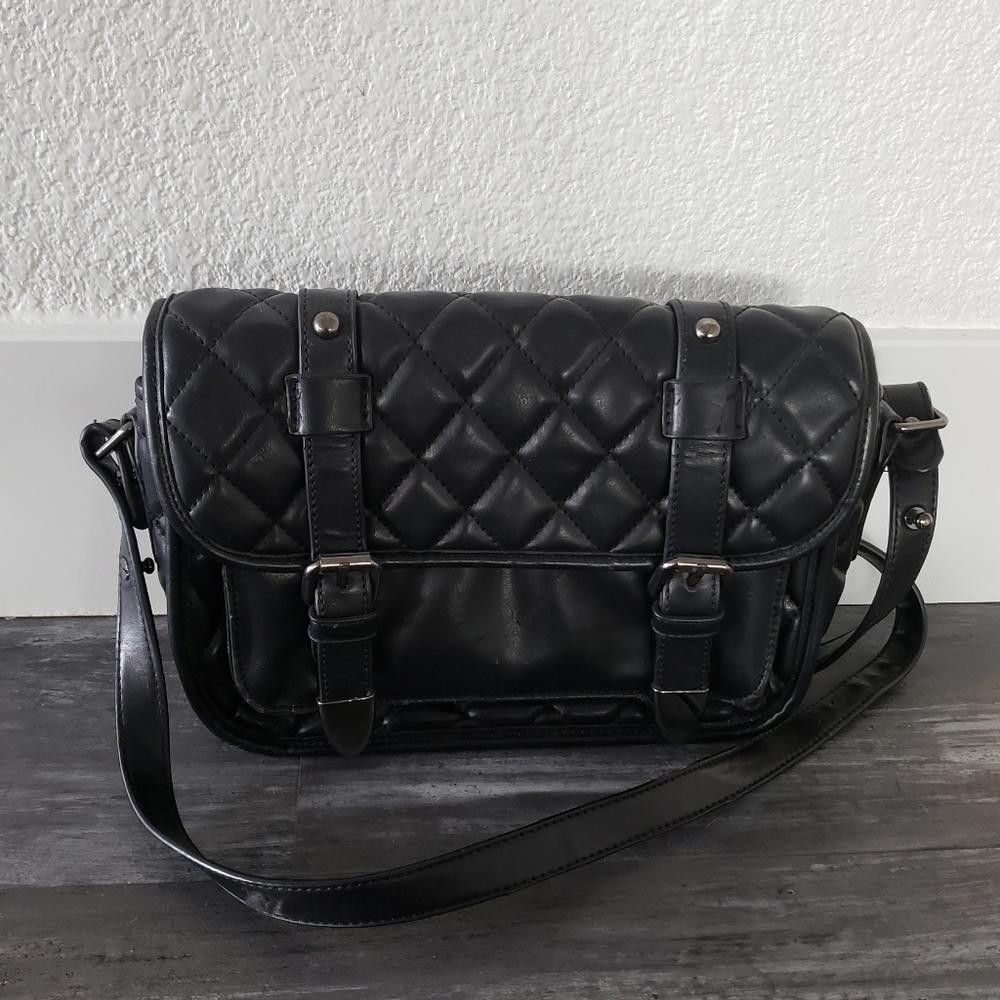Designer Black Quilted Love Culture Crossbody Size ONE SIZE - 1 Thumbnail