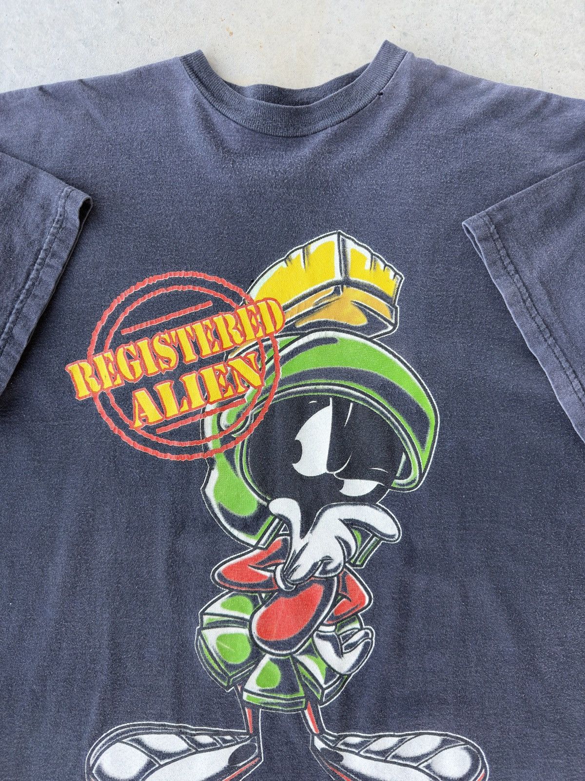 Vintage Vintage 90s Marvin the Martian Registered Alien T Shirt Size US XL / EU 56 / 4 - 2 Thumbnail