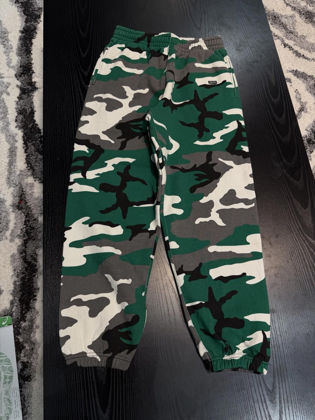 Supreme Supreme Small Box Sweatpant Green Camo Brand New Size US 30 / EU 46 - 3 Thumbnail