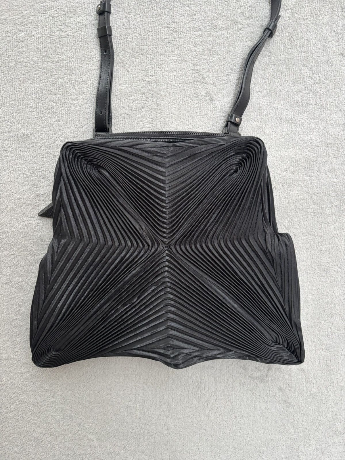 Issey Miyake Issey Miyake Meteorite Sling Bag Size ONE SIZE - 2 Thumbnail
