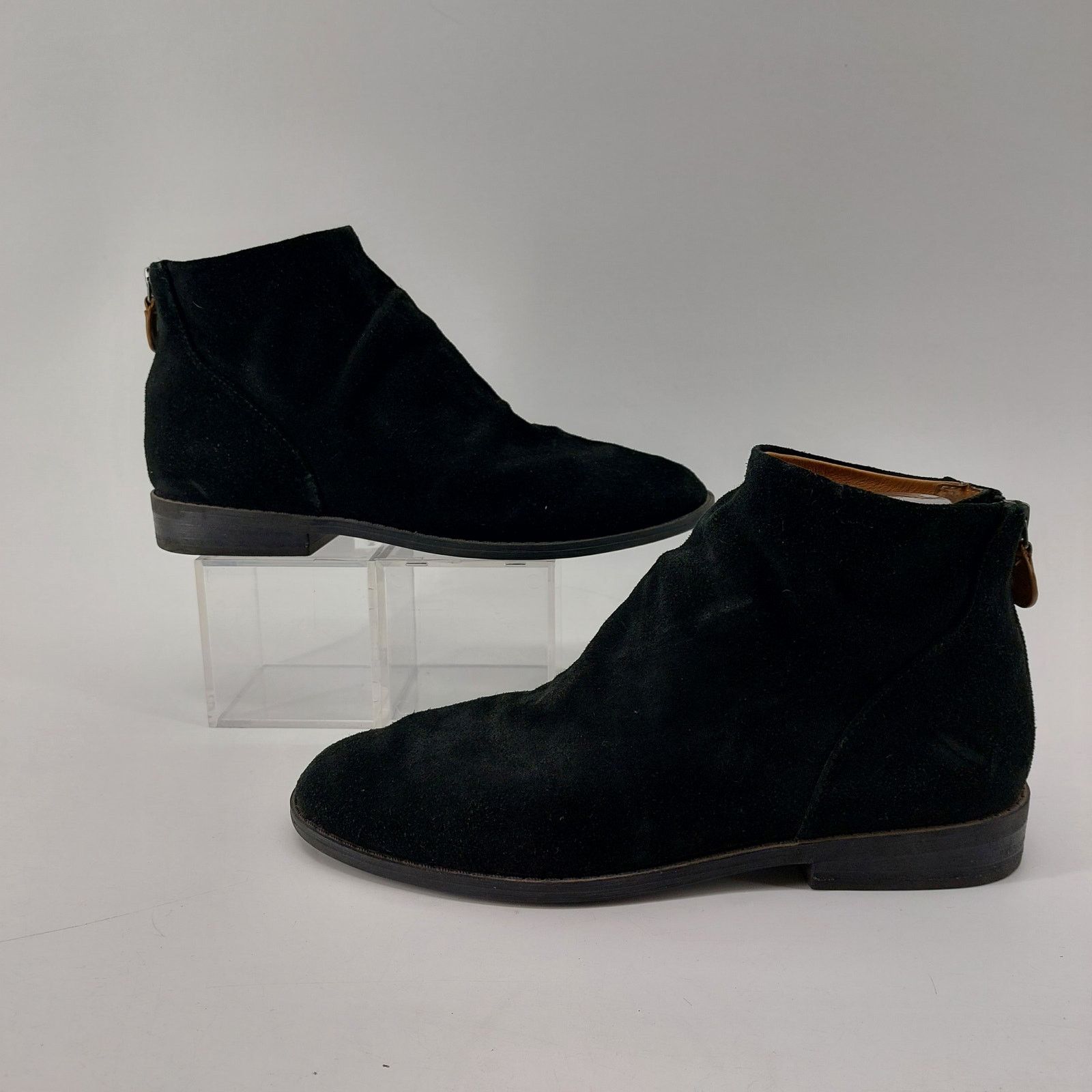 Kenneth Cole Gentle Souls By Kenneth Cole Emma 7.5M Black Suede Ankle Size US 7.5 / IT 37.5 - 7 Thumbnail