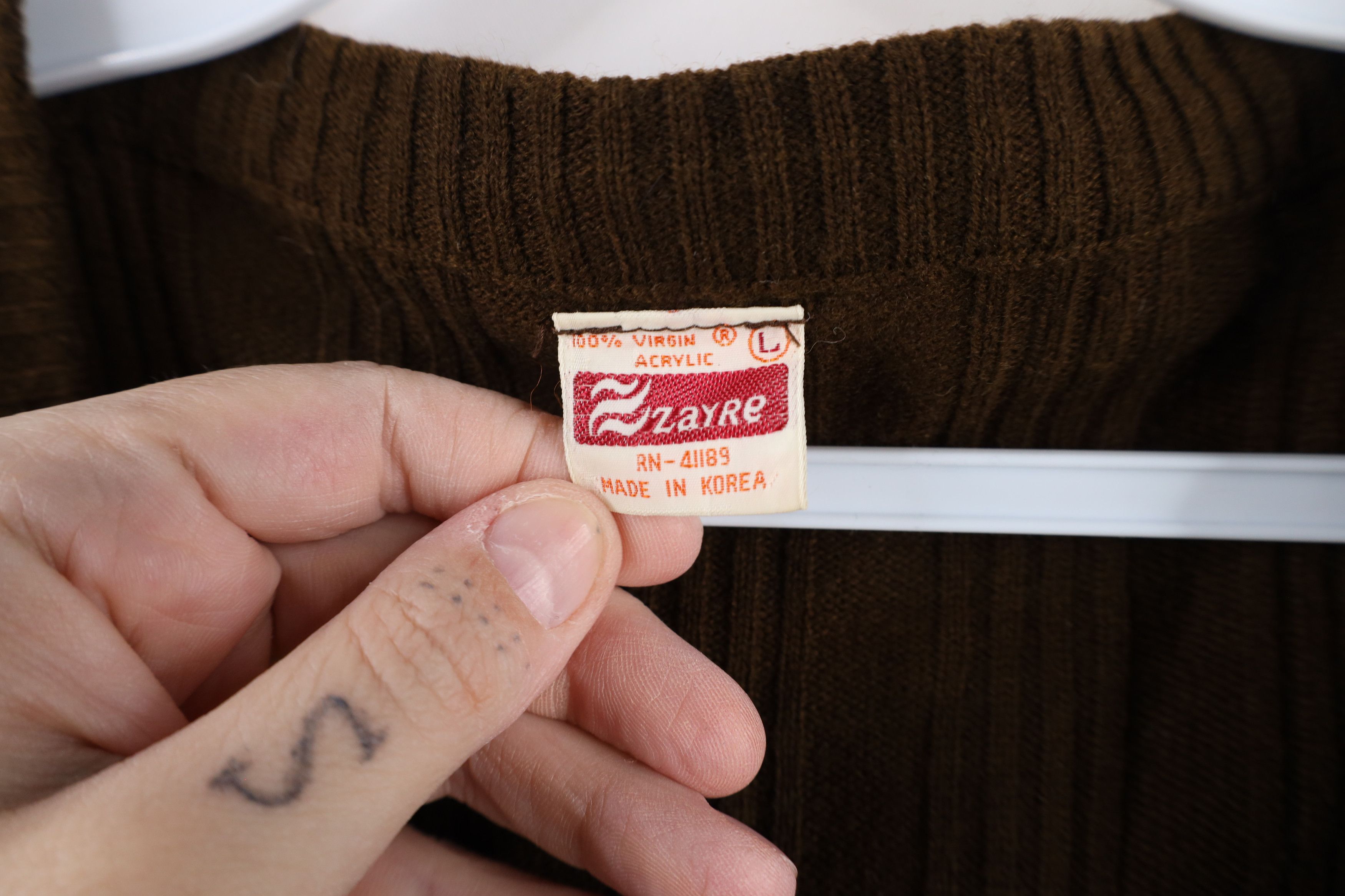Vintage Vintage 70s Streetwear Ribbed Knit V-Neck Sweater Vest Brown Size L / US 10 / IT 46 - 4 Thumbnail